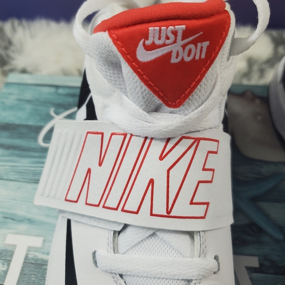 Nike Team Hustle D 8 JDI GS - Picture 11 of 14